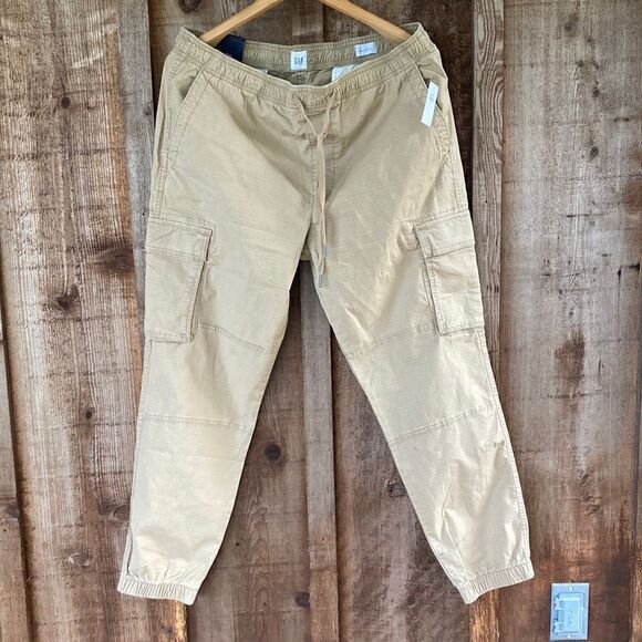 Gap Men’s Slim Leg Cargo Jogger- Elasticized Waist- Fuller Through The Thigh - Picture 2 of 16